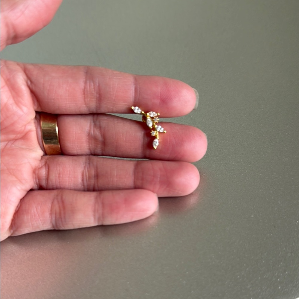 Gold Elegant Earrings with Gemstone